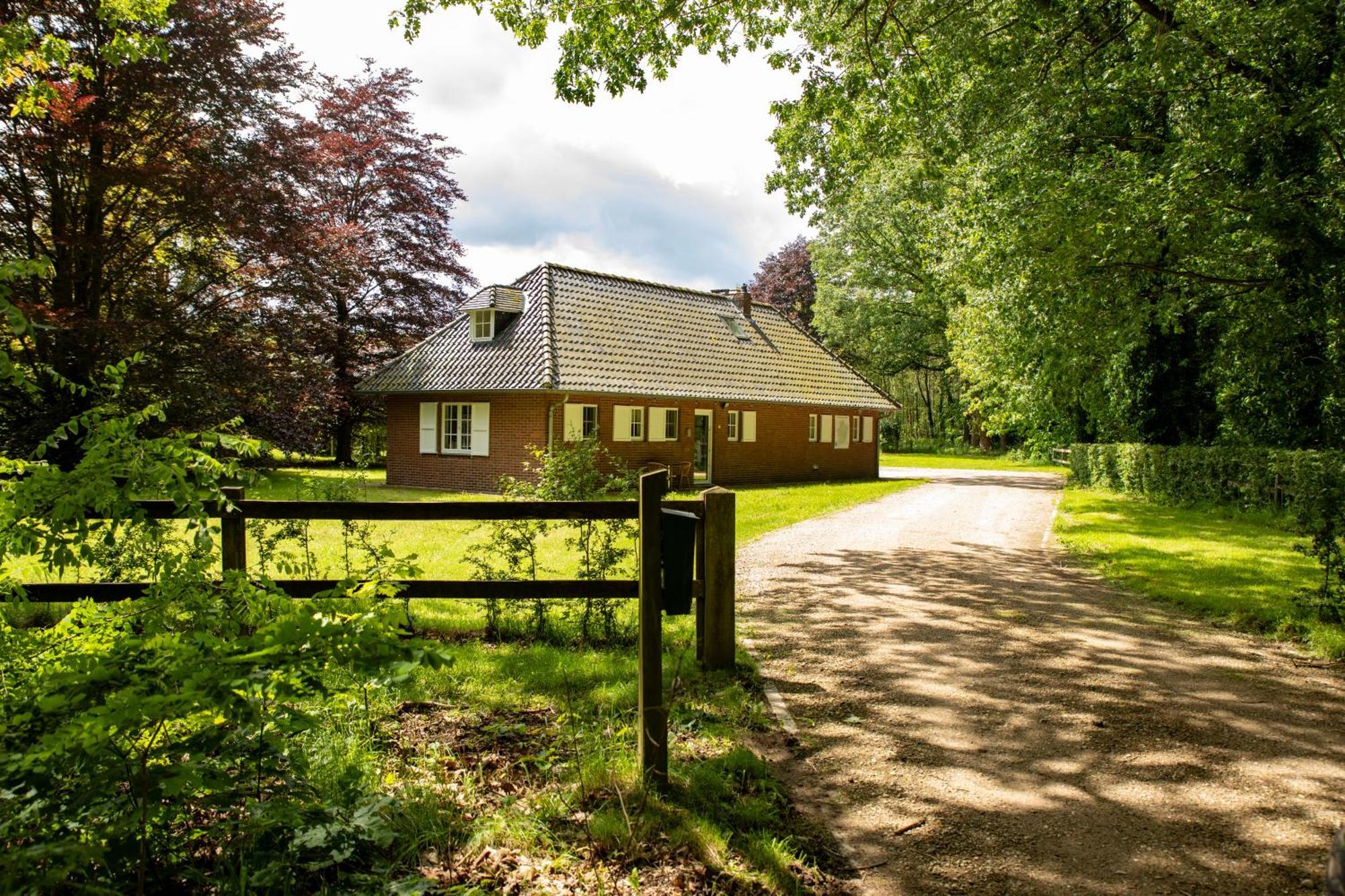 Tussen Heide En Bos In Het Nationaal Park Hoge Kempen Villa Opglabbeek Exterior photo